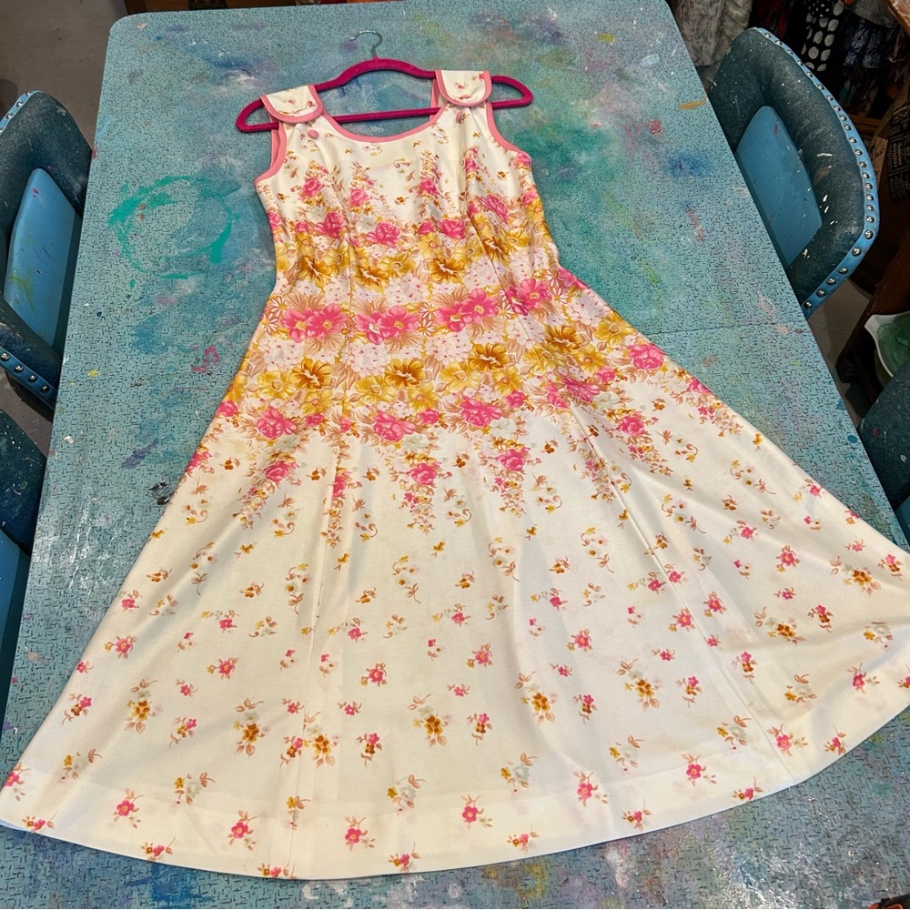 🌟 70s Country Floral Sundress
